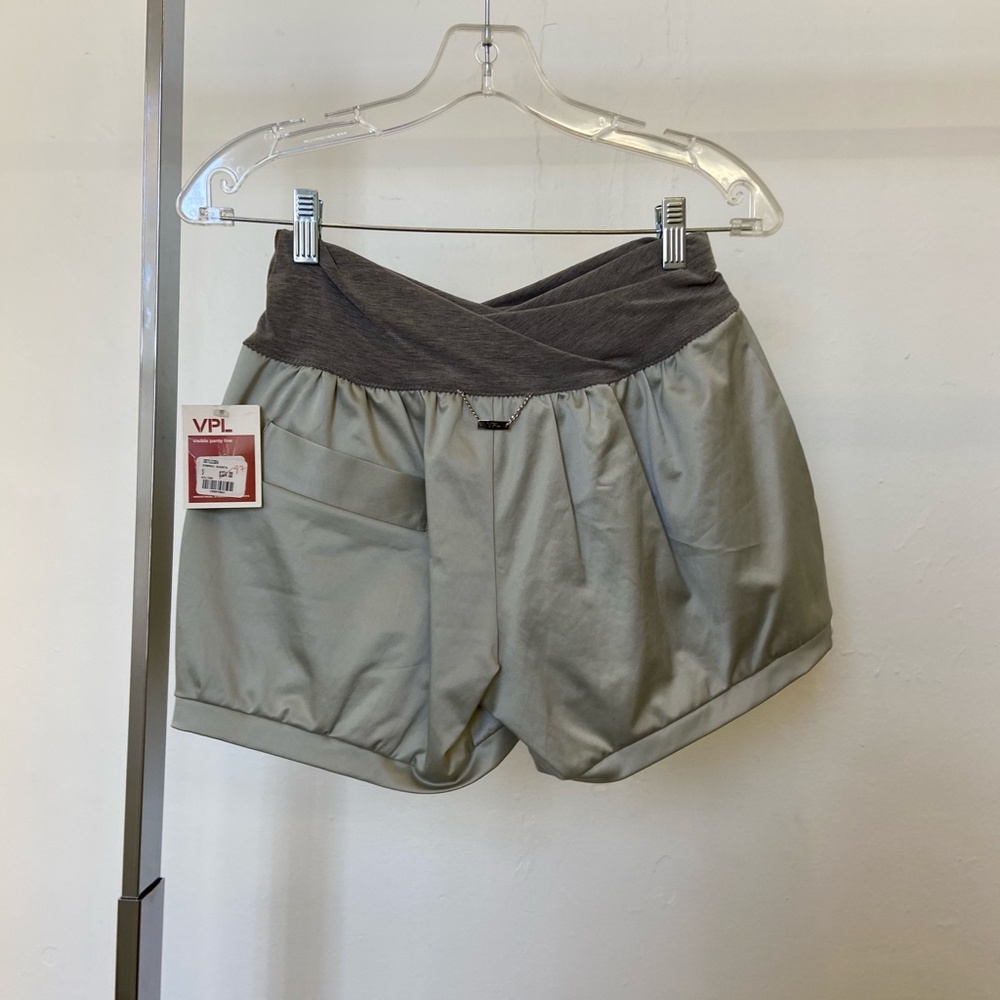 GRAY SHORTS - Picture 2 of 3